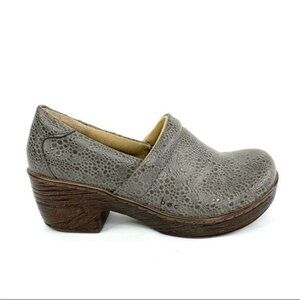 Børn Concept BOC Gray Pebble Shimmer Comfort Slip-On Clogs Sz 9.5 Woodgrain Heel